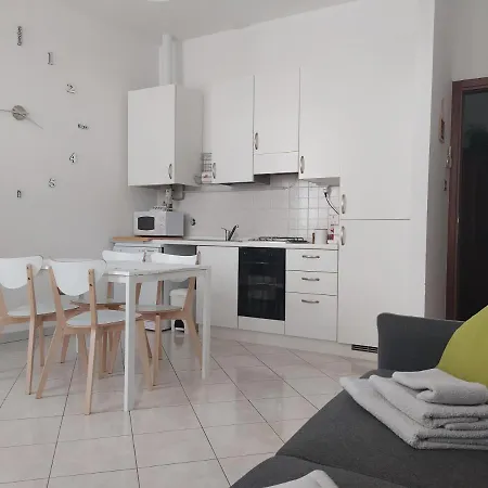 Due Ale - Nuova Casa Di Corte A Apartmán Terst