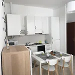 Due Ale - Nuova Casa Di Corte A * Trieste