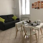 Due Ale - Nuova Casa Di Corte A * Trieste