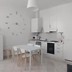Due Ale - Nuova Casa Di Corte A * Trieste