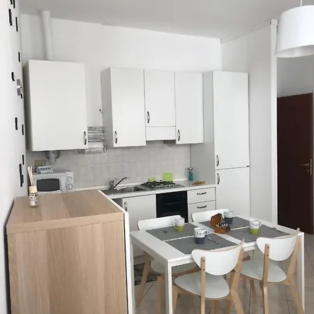 Due Ale - Nuova Casa Di Corte A * Trieszt