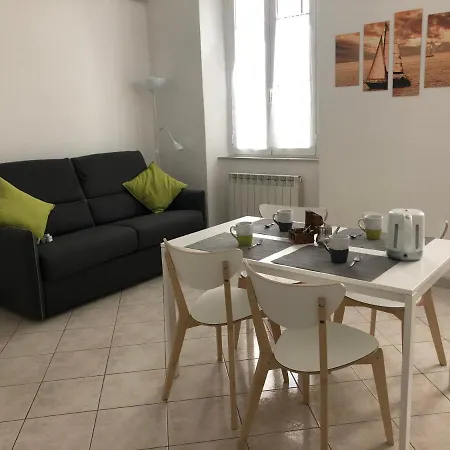 Due Ale - Nuova Casa Di Corte A * Trieszt